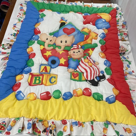 Vintage Baby Quilt/Wall hanging Red Calliope Animal Theme 1993, Puffy - Picture 1 of 5